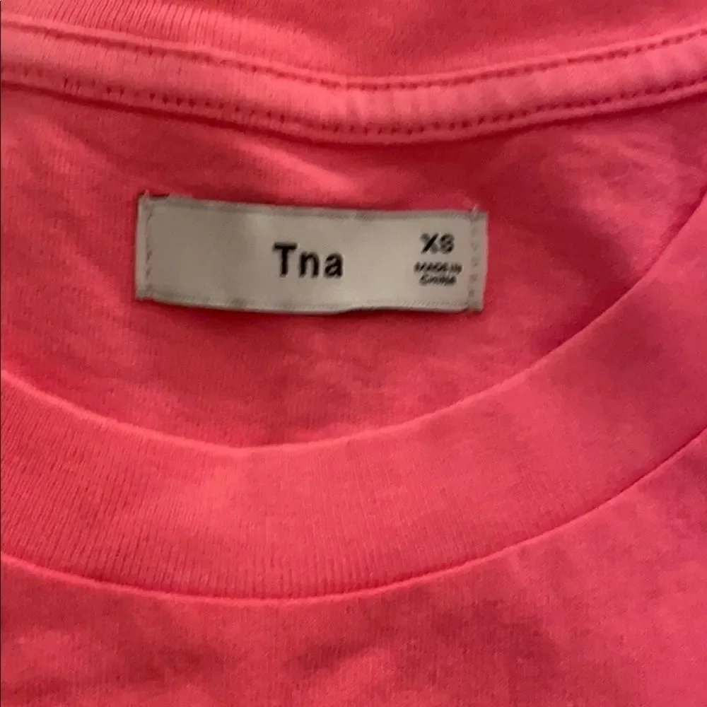Aritzia NWT neon pink tee